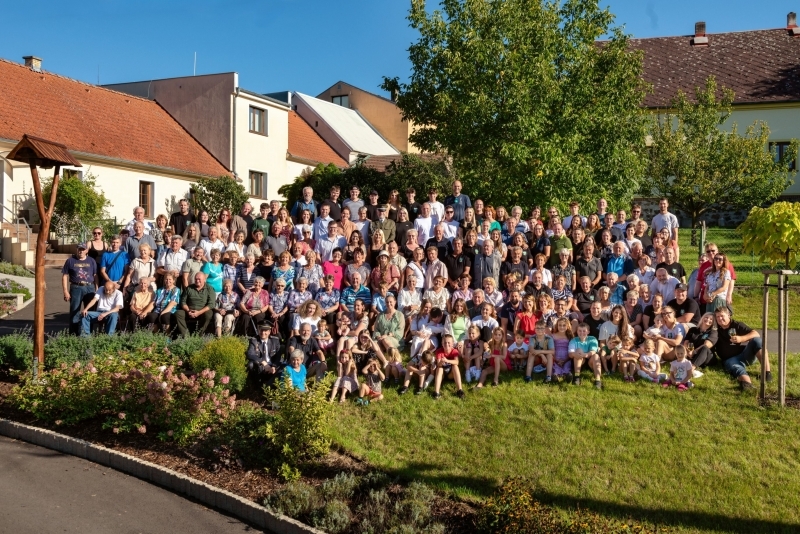 Společné fotografie občanů z oslav 910 let naší obce